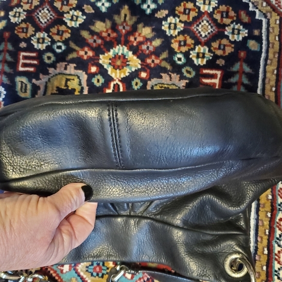 MARC BY MARC JACOBS BLACK PEBBLED LEATHER. Q HILLIER CLASSIC HOBO. GOLD PLATED. - Picture 3 of 15